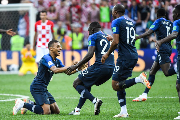 身姿挺拔 身姿挺拔